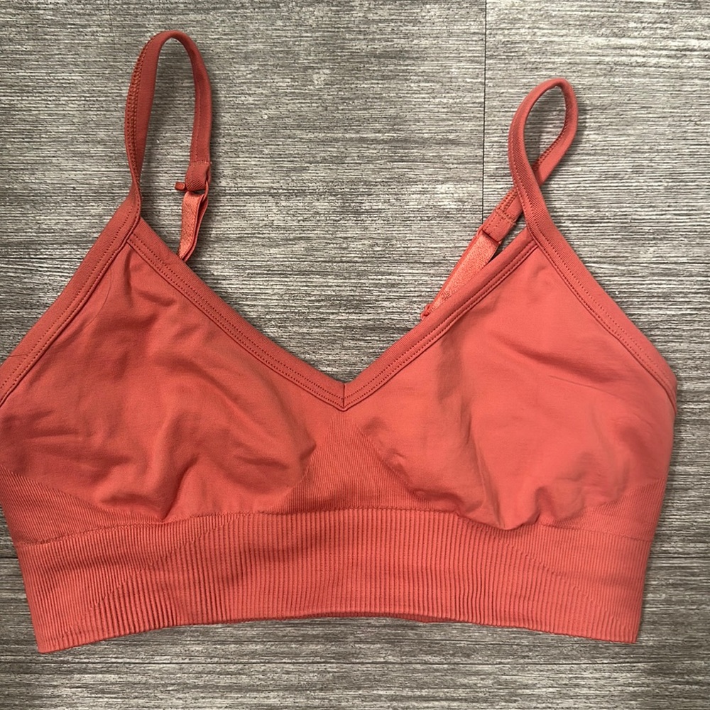 Lululemon sports bra, worn once!